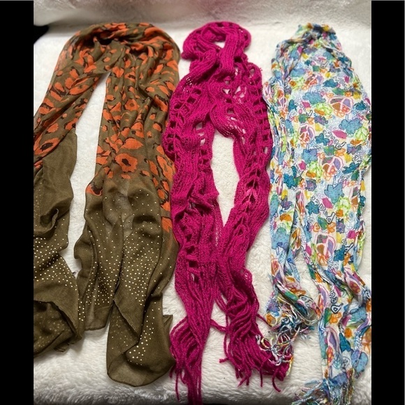 Peace sign scarf and others - Picture 6 of 7